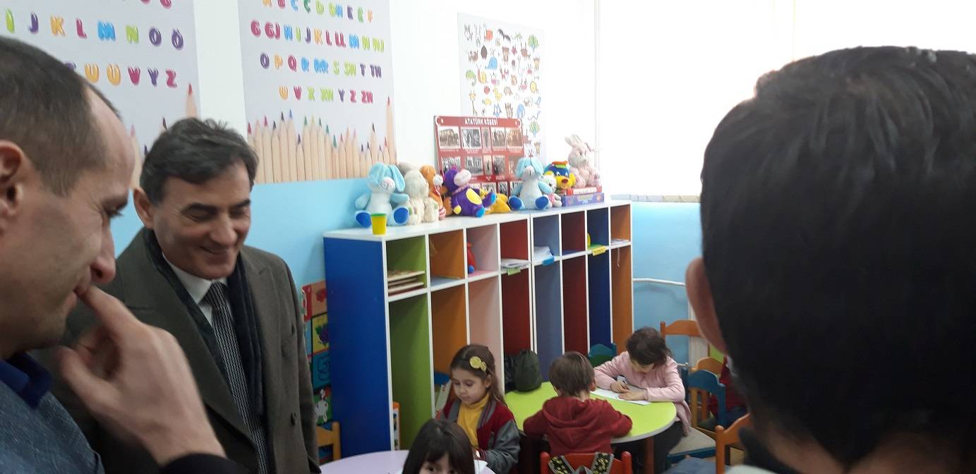 Bakan Yağcılar “Elena Gjika” İlköğretim Okulunu Ziyaret Etti