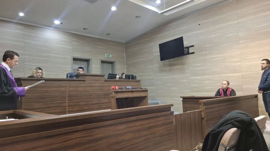 Ulusal Sembolleri Çöpe Attığı İddia Edilen Öğretmenin Davasında Duruşmanın Kapalı Yapılması Talebi Reddedildi