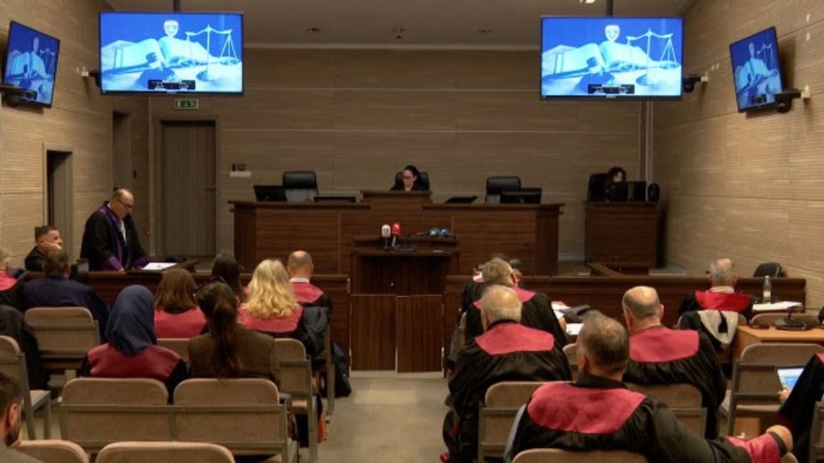 Arnavut Sivillerin Sınır Dışı Edilmesi Davasında 21 Sanık Yargılanıyor