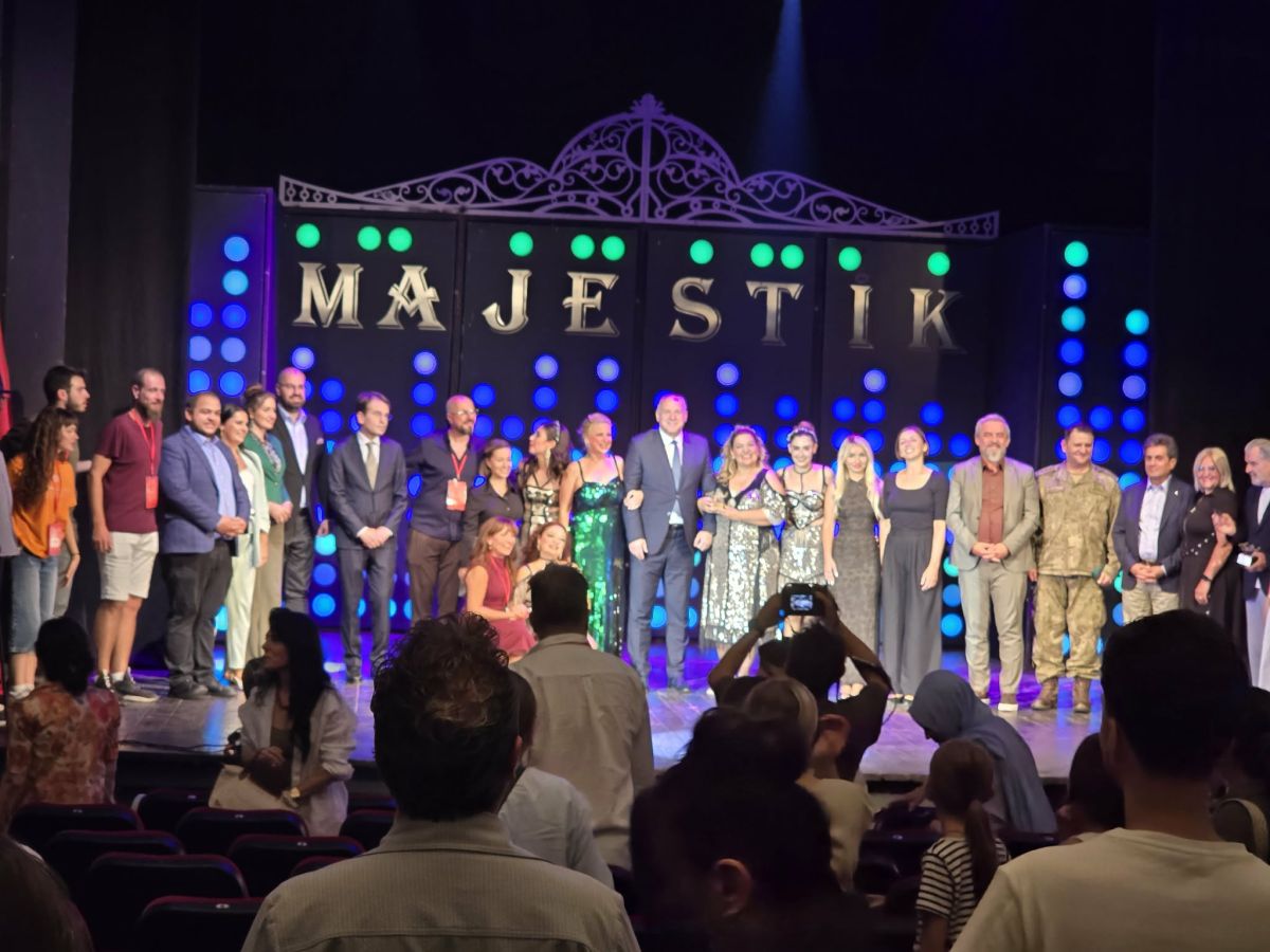 Prizren’de Uluslararası Türkçe Tiyatro Festivali Perdelerini Araladı