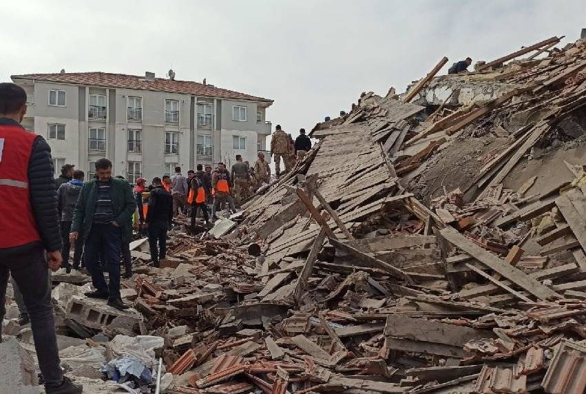 Malatya’da 5,6 büyüklüğünde deprem: Ölü ve yaralılar var