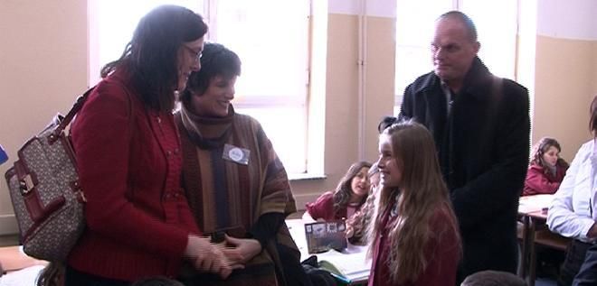 Malmstrom Bir İlkokul Ziyaretinde Bulundu