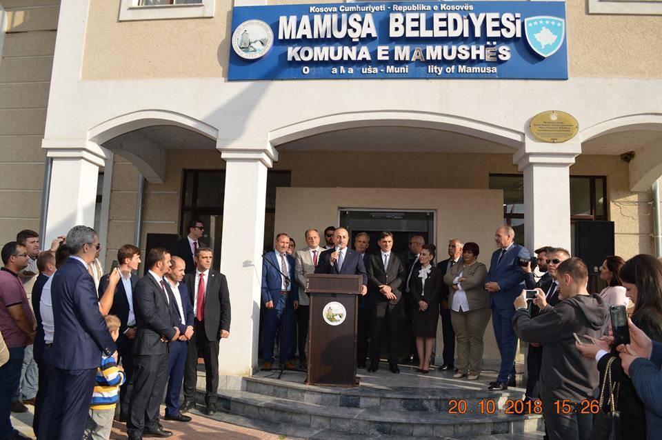 Çavuşoğlu Kosovalı Türklerle Buluştu