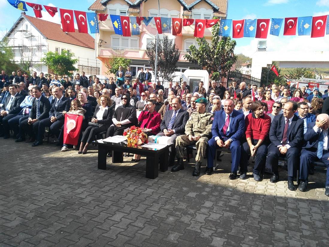 Mamuşa'da Demokrasi Yürüyüşü ve Domates Festivali