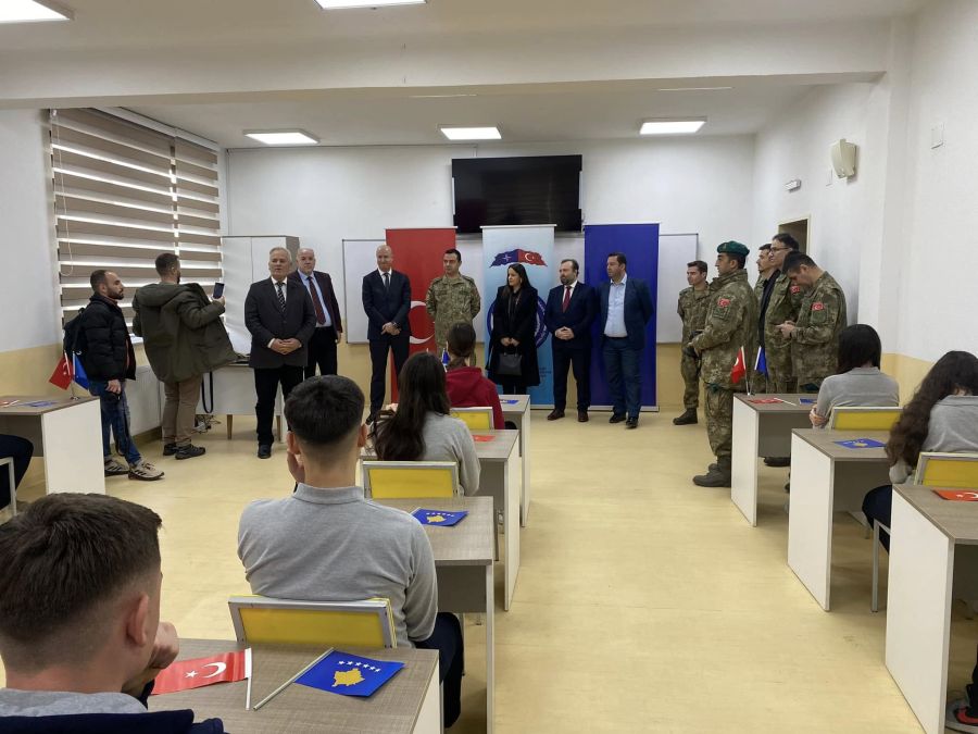 Mamuşa`da Lise Öğrencilere Tabletler Verildi