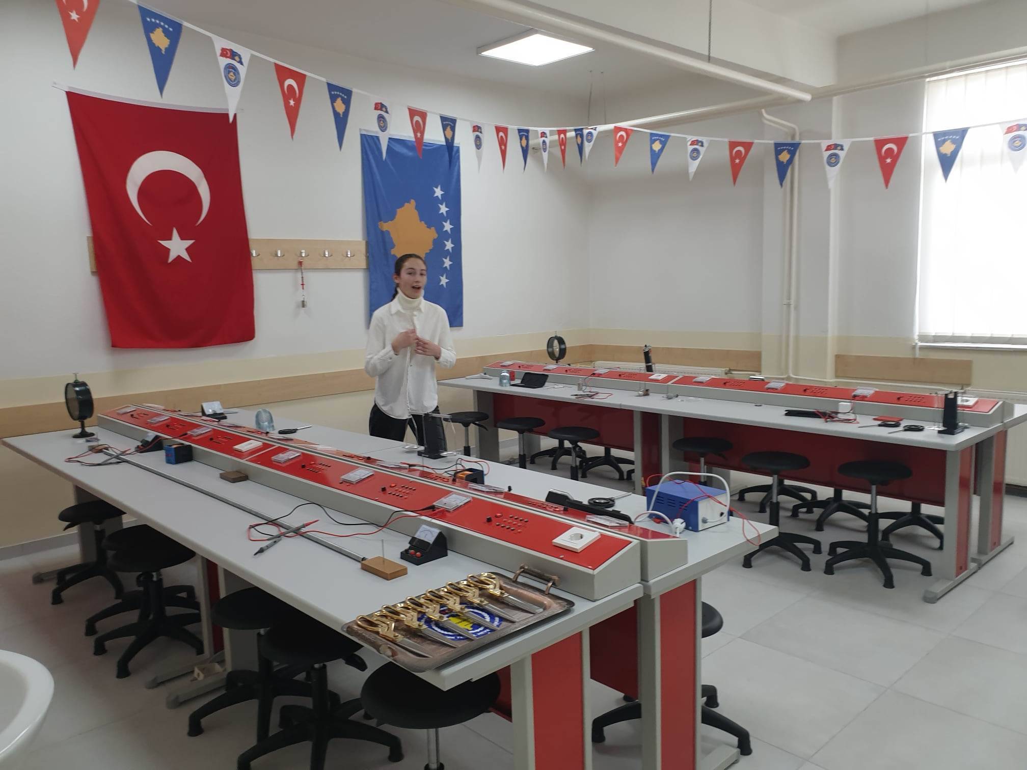 Mehmetçik’ten Mamuşa Lisesine Fizik, Kimya ve Biyoloji Dershaneleri