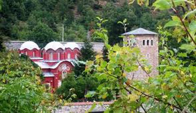KFOR Manastırlar Etrafında Güvenliği Artırdı