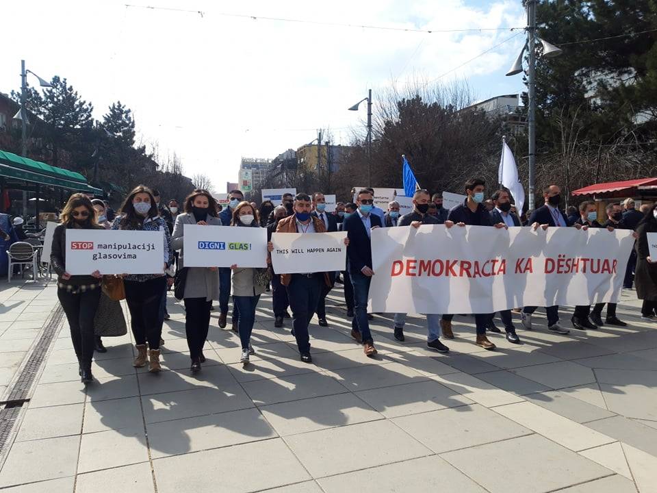 Sırp Listesinin Oyları Manipüle Ettiği Şüphesine Karşı Yürüyüş
