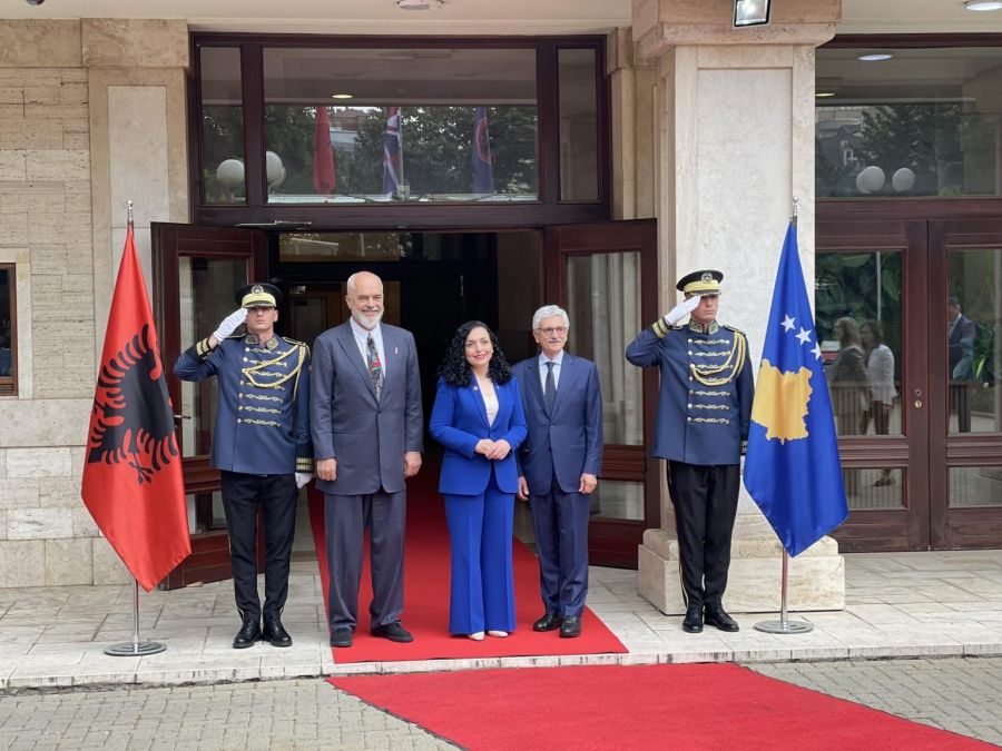 Osmani, Arnavutluk ve İtalya Başbakanlarını Bugün Karşıladı