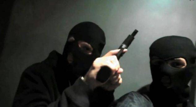 Maskeli ve Silahlı Kişilerden Petrol Ofisine Soygun