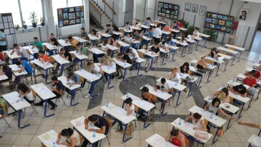 Cep Telefonu Kullanan Çok Sayıda Öğrenci Sınavdan Çıkarıldı