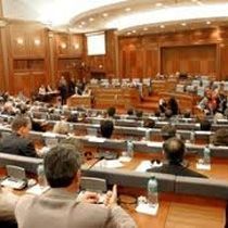Milletvekilleri Yemin Etti, Vetëvendosje Yemini Arnavut Bayrağı Önünde