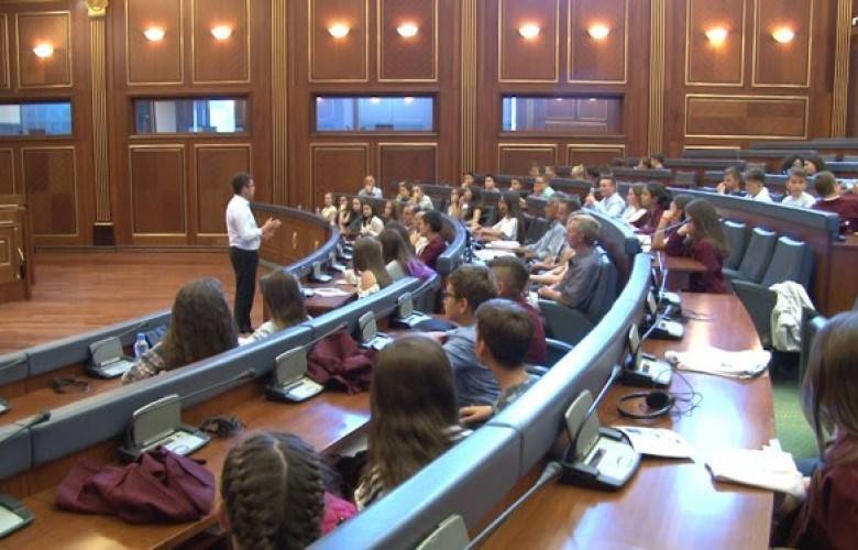 Vatandaşlar Mecliste Göz Yaşartıcı Sahneleri Görmek İstemiyor