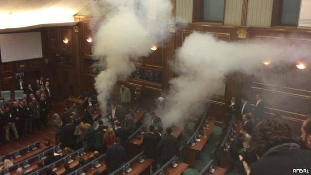Meclis'te Yine Gözyaşartıcı - Veseli Toplantıya Ara Verdi