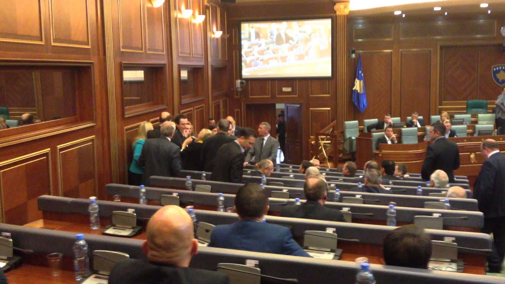 Kosova'da Parlamenter Kriz