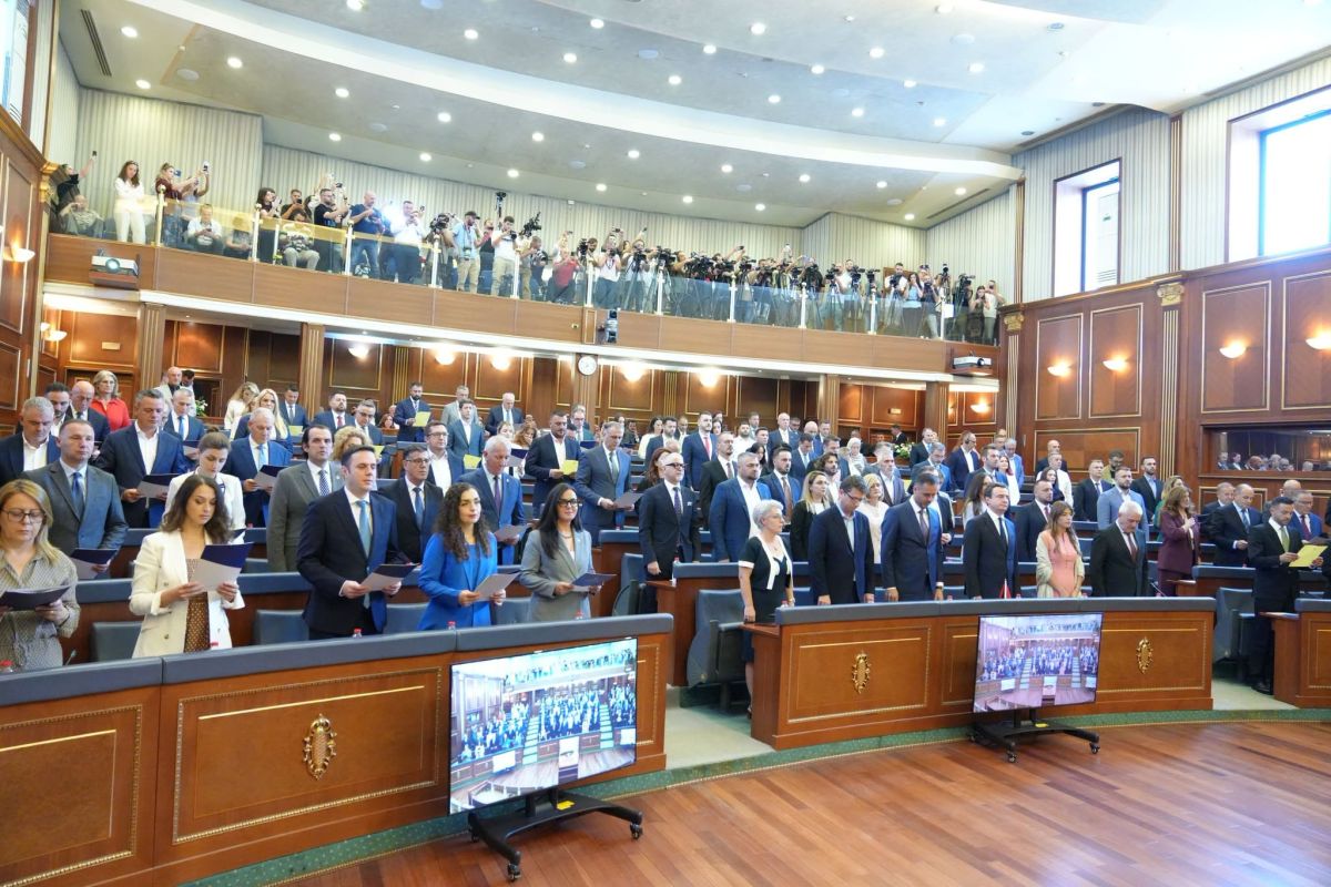 “Muhalefet” Oturum talep Ediyor, LVV ise Bunu “Tiyatro Gösterisi” Nitelendiriyor