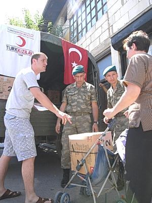 Mehmetçik'ten Ramazan'da 1000 Kosovalı Aileye Yardım