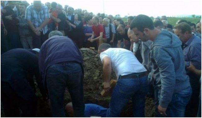 Hayatını Kaybeden Termik Santrali İşçileri Memleketlerinde Toprağa Verildi
