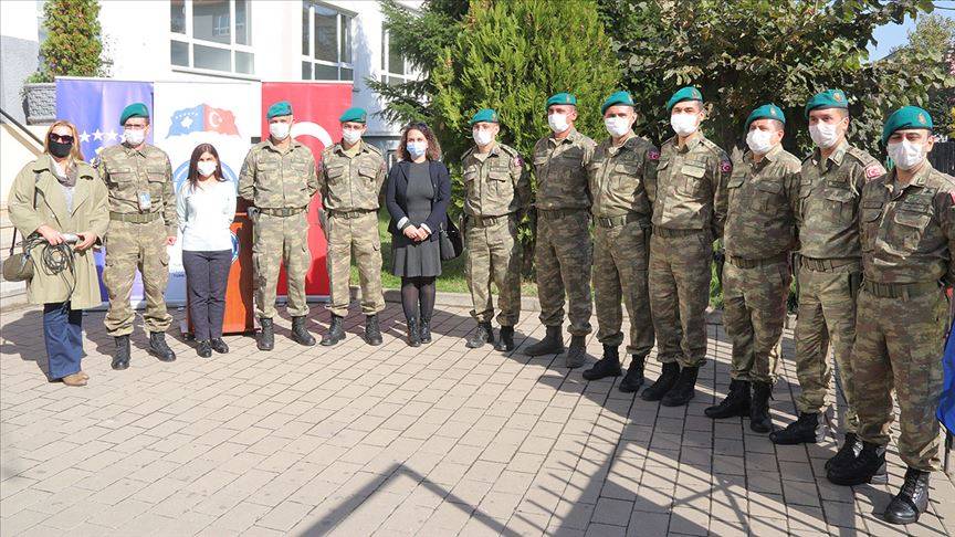 Mehmetçik’ten Yakova  Sağlık Lisesine Fizyoterapi Dershanesini