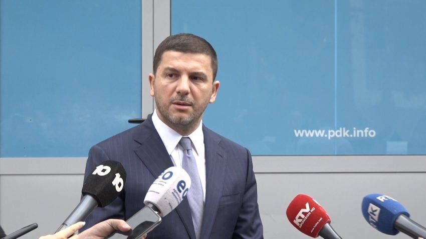 LVV Milletvekillerinde Özerklik Yok, Onlar Asker Gibi Davranıyorlar