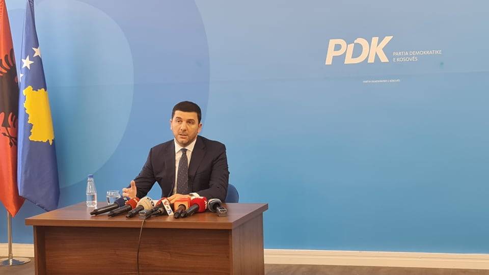 Memli Krasniqi, Kurti Hükümeti’ni Beceriksiz Olarak Nitelendirdi