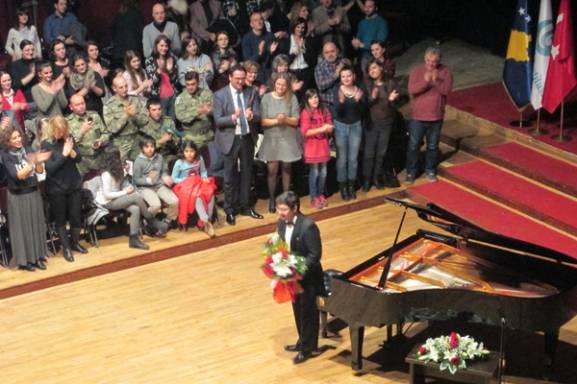 Genç Piyanist Sanatseverleri Büyüledi