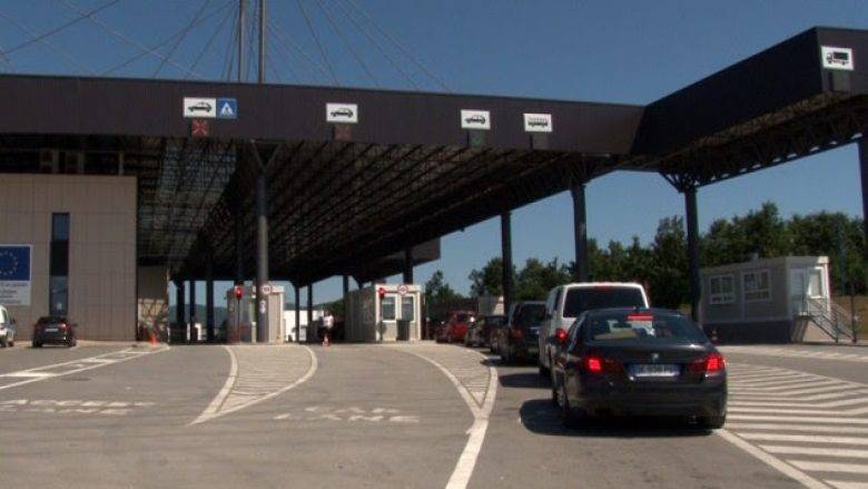 Muçibaba ve Dheu i Bardhë Sınır Geçitlerinde Araç Kuyrukları