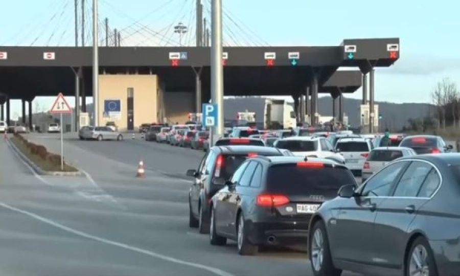 Kosova’dan Çıkarken Bir Saat Bekleniyor