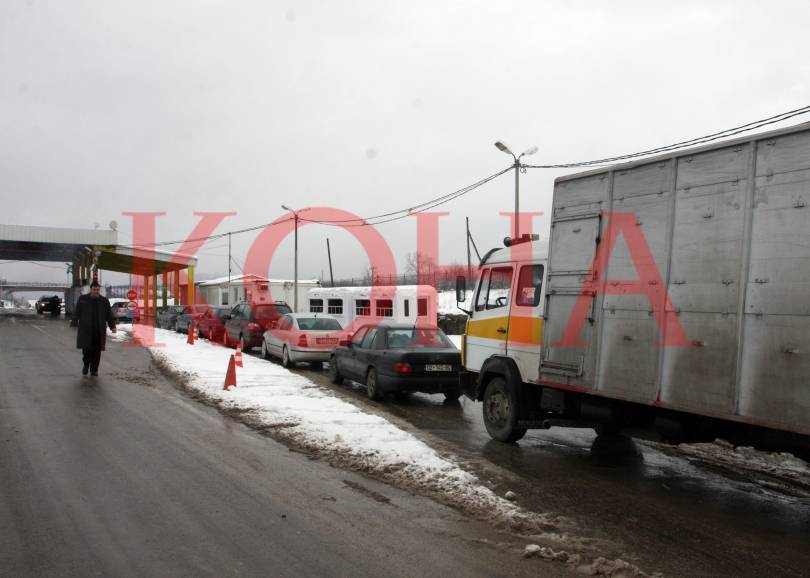 Merdare Sınır Kapısında Uzun Kuyruklar