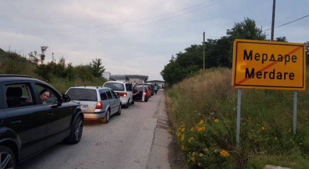 Merdare’de Sınırı Geçmek için 4 Saat Beklemek Gerekiyor