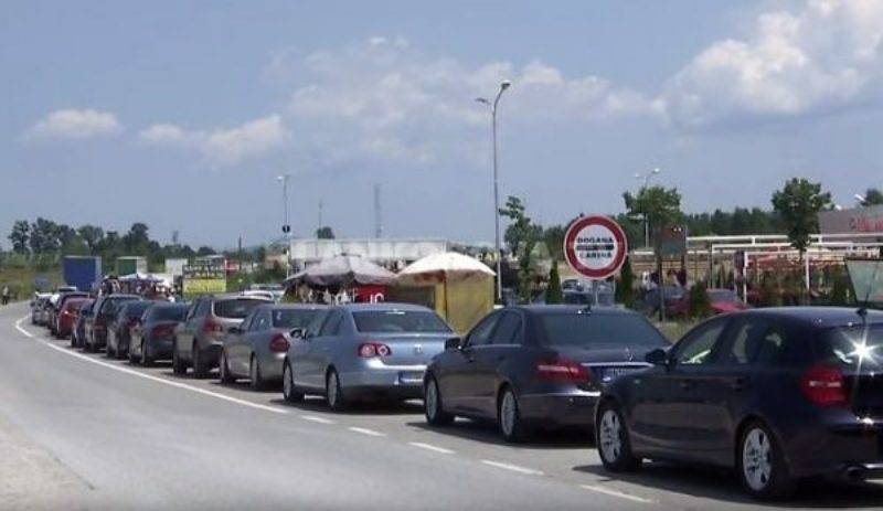 Merdare Sınır Kapısında 3 Saate Kadar Bekleniyor