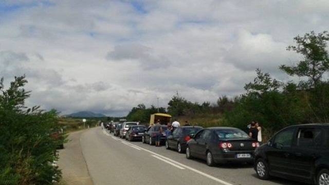 Gurbetçilerimiz Merdare’de Ülkeye Girmek için 30 Dakika Bekliyor