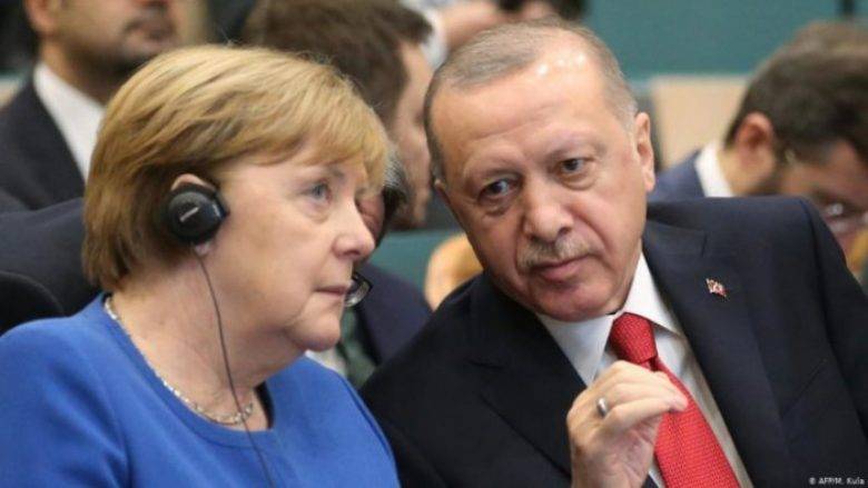 Kosovalı Arnavutların Tercihi  Merkel ve Erdoğan, Sırpların ise Putin