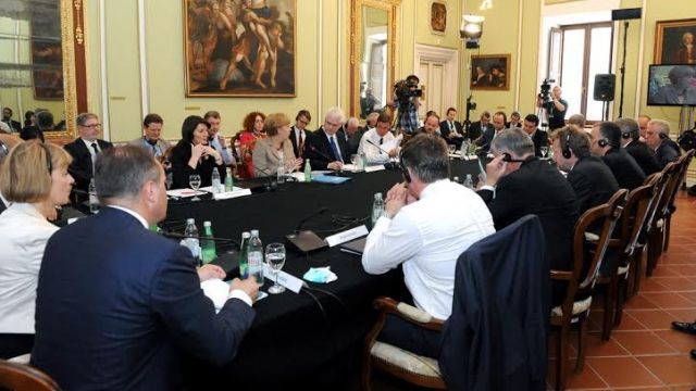 Merkel, Kosova'nın Avrupa Geleceğinden Yana