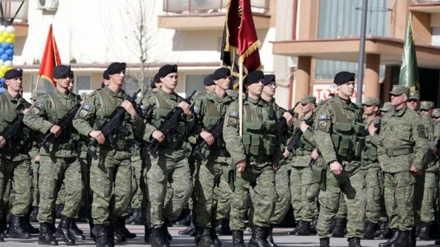 Kosova Ordusuna Sahip Oluyor