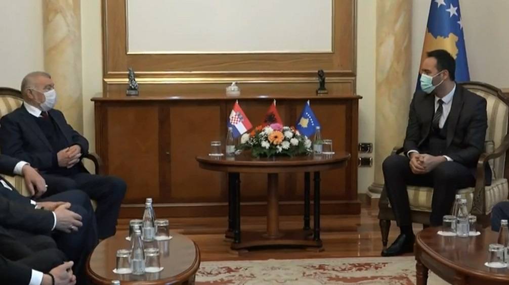Konjufca Eski Hırvatistan Başkanı Mesiç’i Kabul Etti