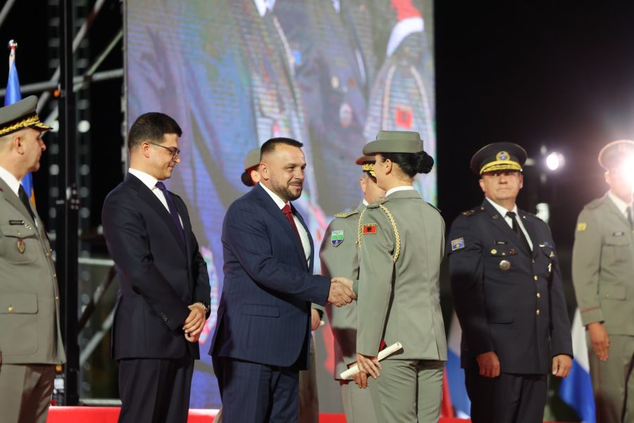 Arnavutluk Silahlı Kuvvetler Akademisi’nden Beş Kosovalı Mezun Oldu
