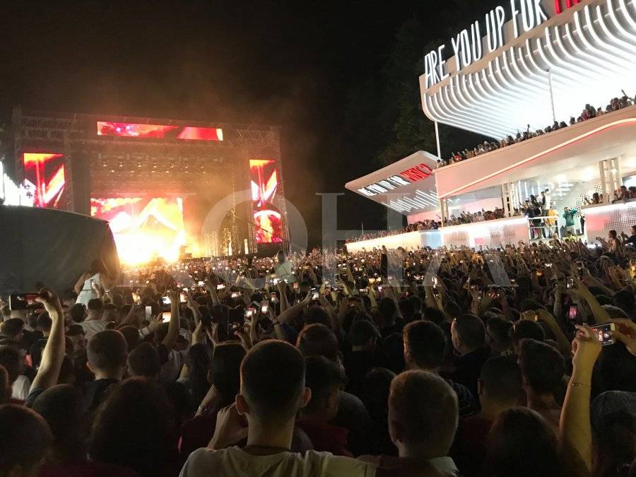 Miley Cyrus’tan Priştine’de Muhteşem Performans