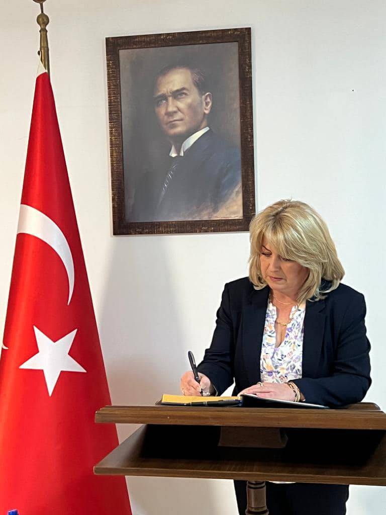 Acımız Büyük, Dualarımız Türkiye İle