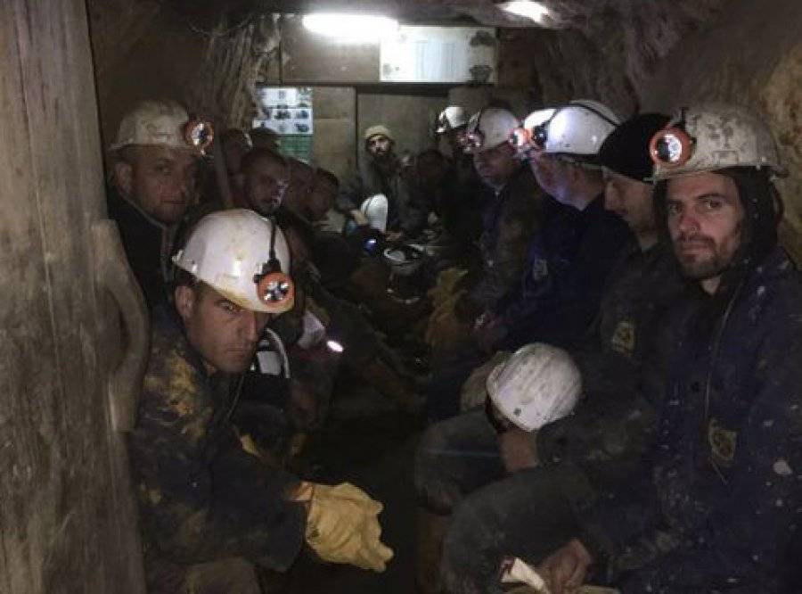 200’den Fazla Madenci, Maden Ocağında Kendini Kapadı