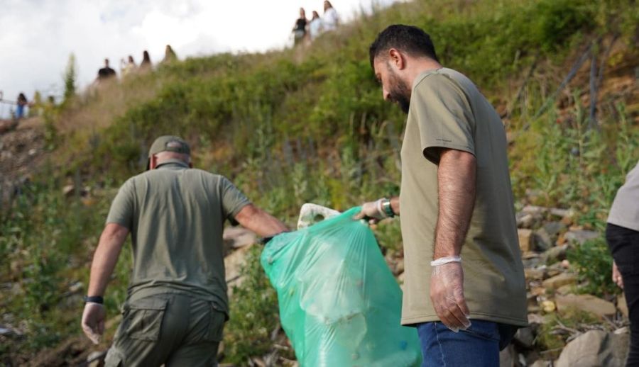 Bakanlar, Ujman Gölü Kıyısını Temizledi