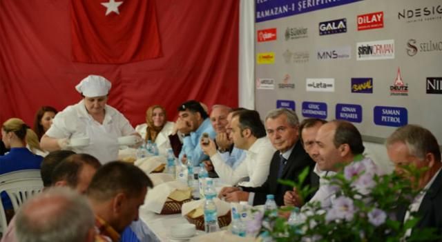 Mitroviça'da 500 Kişiye Her Akşam İftar Veriliyor