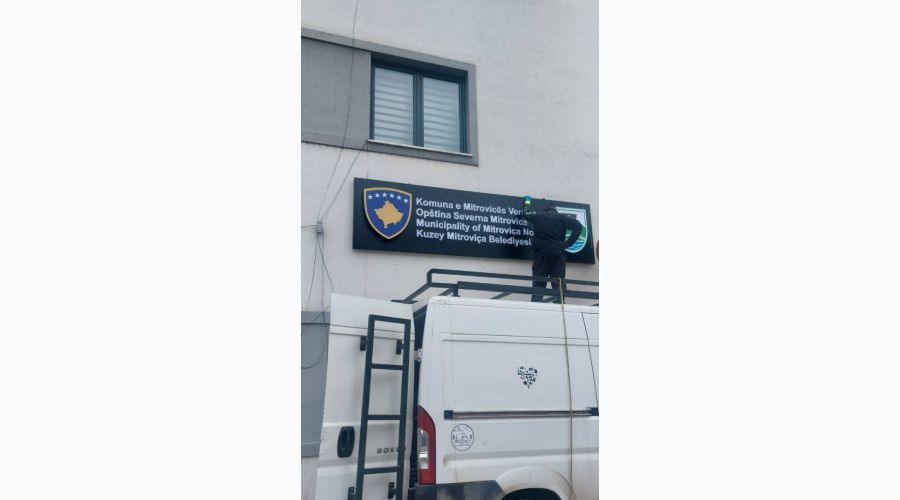 Kuzey Mitroviça Belediyesi Levhasında Türkçe Yer Aldı