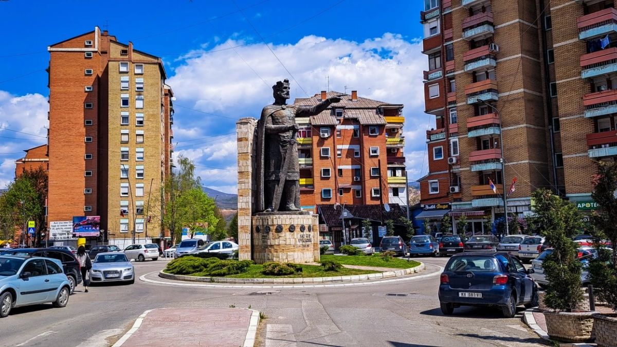 Kuzey Mitroviça'da Arnavut Memurun Görevden Alınması Kararı İptal Edildi