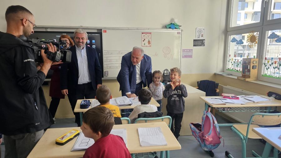 KDTP, Mitroviça “Anton Zako Çajupi” Okulunu Ziyaret Etti
