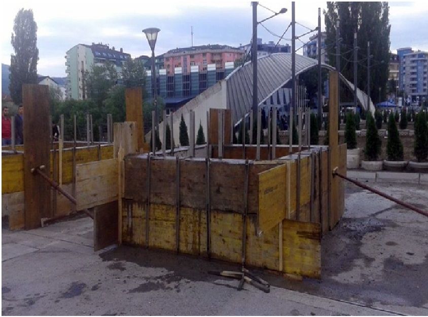 Köprü Üzerinde Dev Vazolar