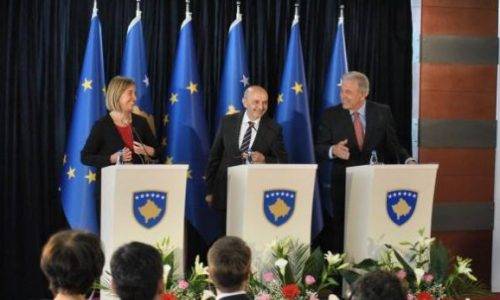 Avramopoulos: Vizesiz Seyahat Yalnız Kosova Pasaportlarıyla