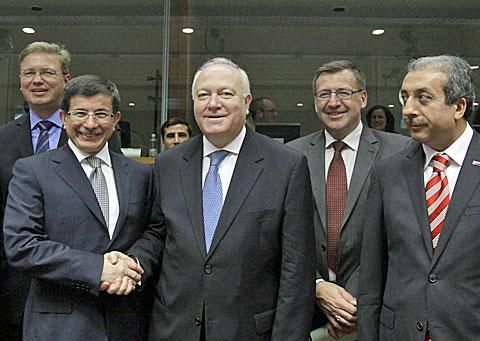 İspanya Statüyle İlgilenmeden Görüşmelerin Yapılmasını Destekliyor