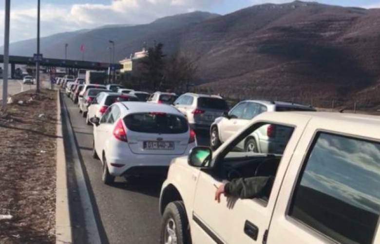 Morina Sınır Geçiti Uzun Kuyruklar Nedeniyle Bloke Edildi