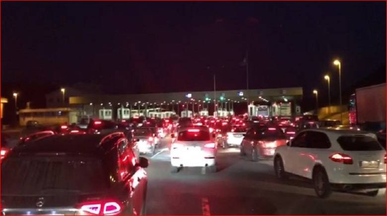 Pandemi Yok? Morina Sınır Kapısında Uzun Kuyruklar